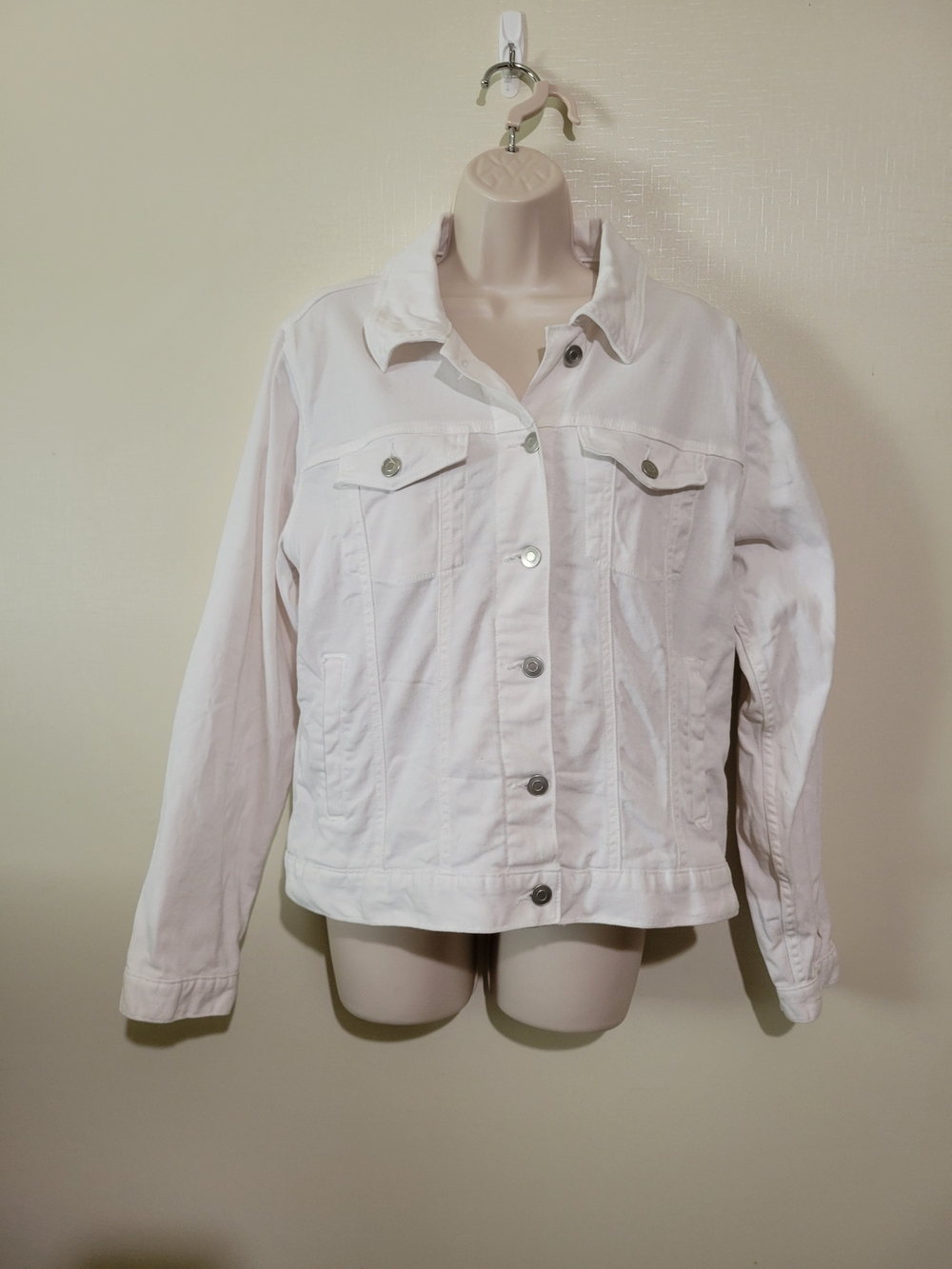 Time and Tru White Denim Jacket